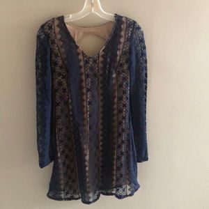 Women’s mini dress, long sleeved lace.